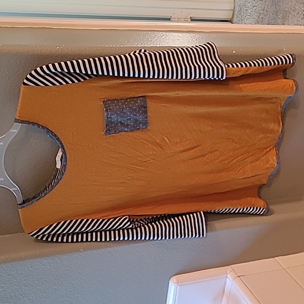 Le Lis 3/4 sleeve knit top size M